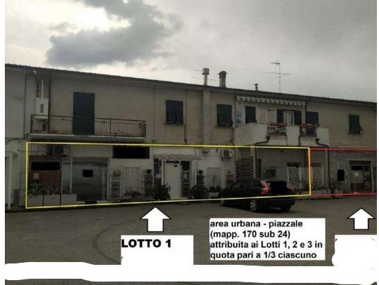 Attività commerciale in Vendita a Castelnuovo Magra, 59'520€, 126 m²