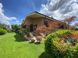 Casa Indipendente in Vendita a Roma, 699'000€, 300 m², con Box