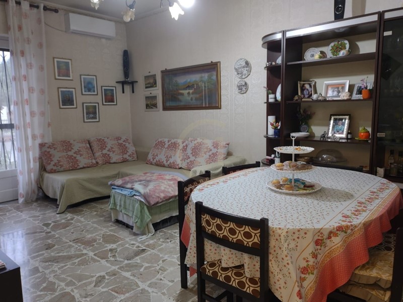 Trilocale in Vendita a Acireale, zona Semicentro, 86'000€, 95 m², con Box