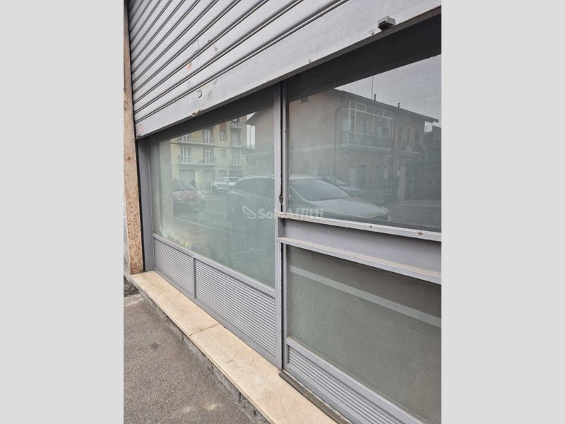 Capannone in Affitto a Grugliasco, zona Periferia, 350€, 60 m²