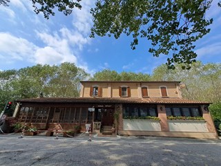 Immobile commerciale in Affitto a Acquanegra sul Chiese, 2'000€, 200 m²