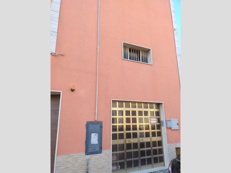 Appartamento in Vendita a San Donato di Lecce, 80'000€, 150 m²