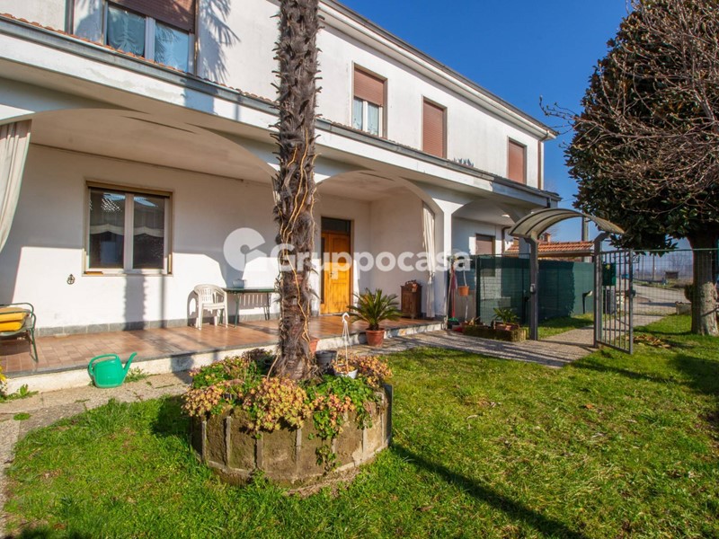 Villa bifamiliare in Vendita a Mesero, 220'000€, 115 m²