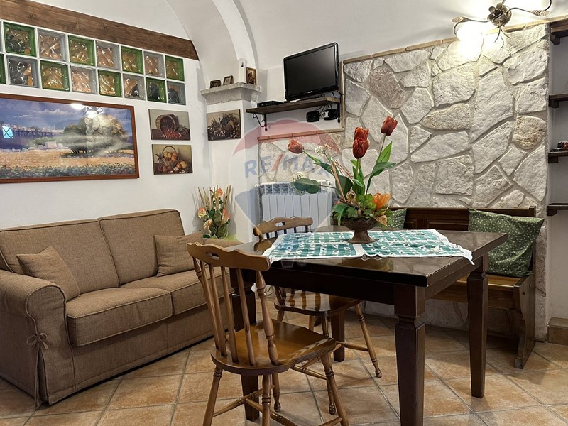 Trilocale in Vendita a Scapoli, 45'000€, 42 m², arredato