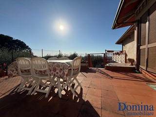 Villa bifamiliare in Vendita a Massa, 250'000&euro;, 118 m², con Box