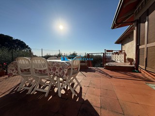 Villa bifamiliare in Vendita a Massa, 250'000&euro;, 118 m², con Box