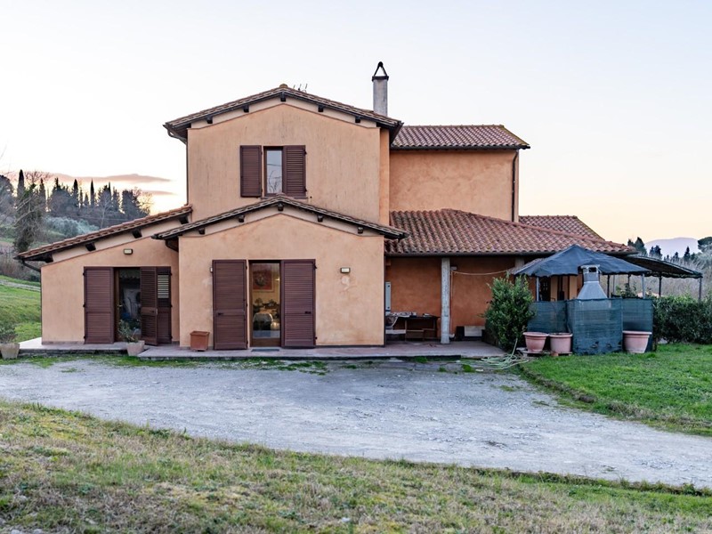 Villa in Vendita a San Miniato, zona Cusignano, 790'000€, 210 m², arredato, con Box