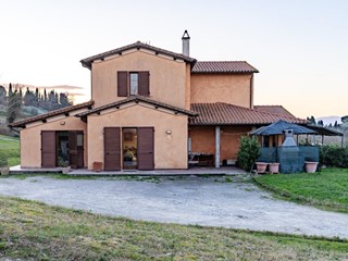 Villa in Vendita a San Miniato, zona Cusignano, 790'000€, 210 m², arredato, con Box