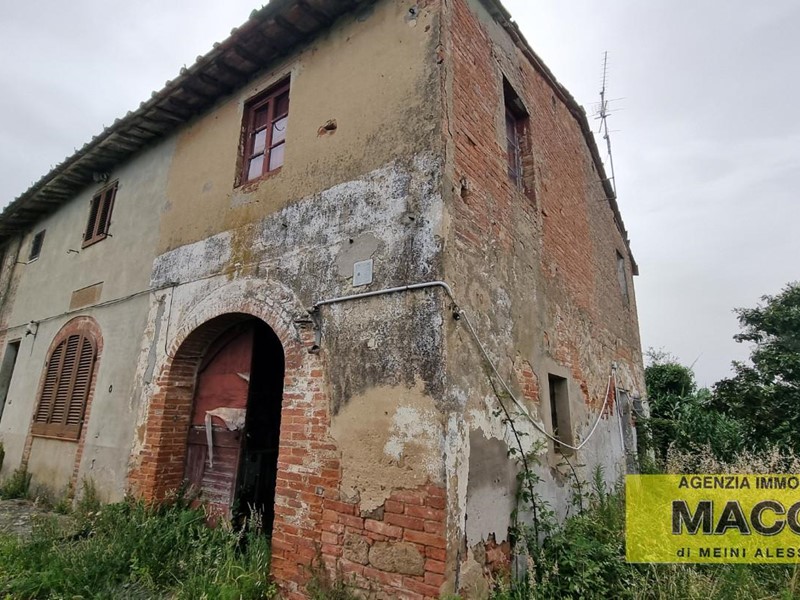 Casale in Vendita a Palaia, 220'000€, 280 m²