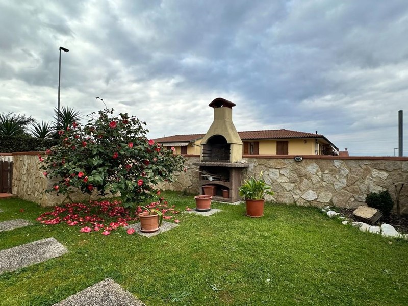 Appartamento in Vendita a Montopoli in Val d'Arno, zona San Romano, 275'000€, 140 m², con Box
