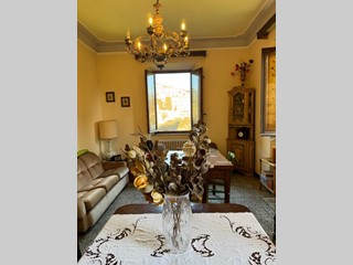 Villa in Vendita a Lucca, zona Cappella, 299'000&euro;, 250 m², arredato, con Box