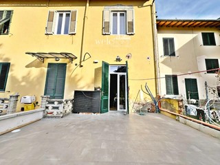 Casa Indipendente in Vendita a Campi Bisenzio, zona La Villa, 470'000€, 150 m²