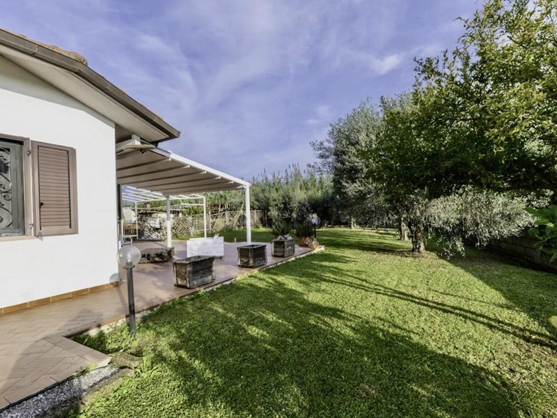 Villa bifamiliare in Vendita a Cascina, zona Visignano, 395'000€, 135 m²
