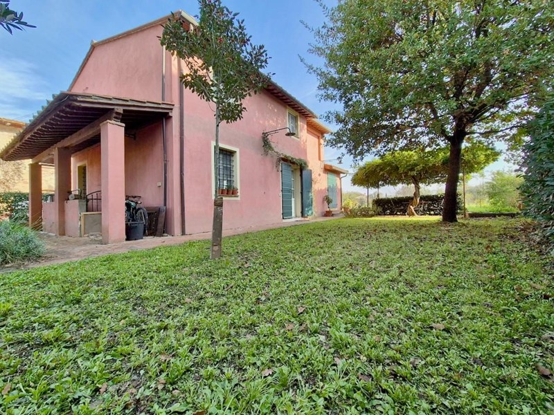 Casa di corte in Vendita a Casciana Terme Lari, zona Perignano, 270'000€, 180 m²