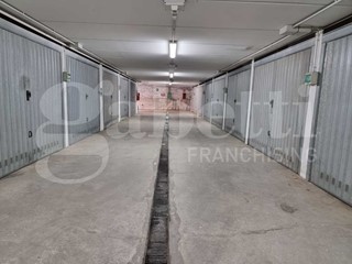 Box in Vendita a Albenga, 14'900€, 14 m²