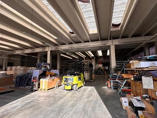 Capannone in Vendita a Legnano, 780'000€, 1000 m²