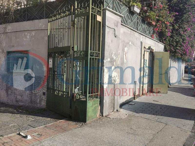 Negozio in Vendita a Napoli, 160'000€, 120 m²