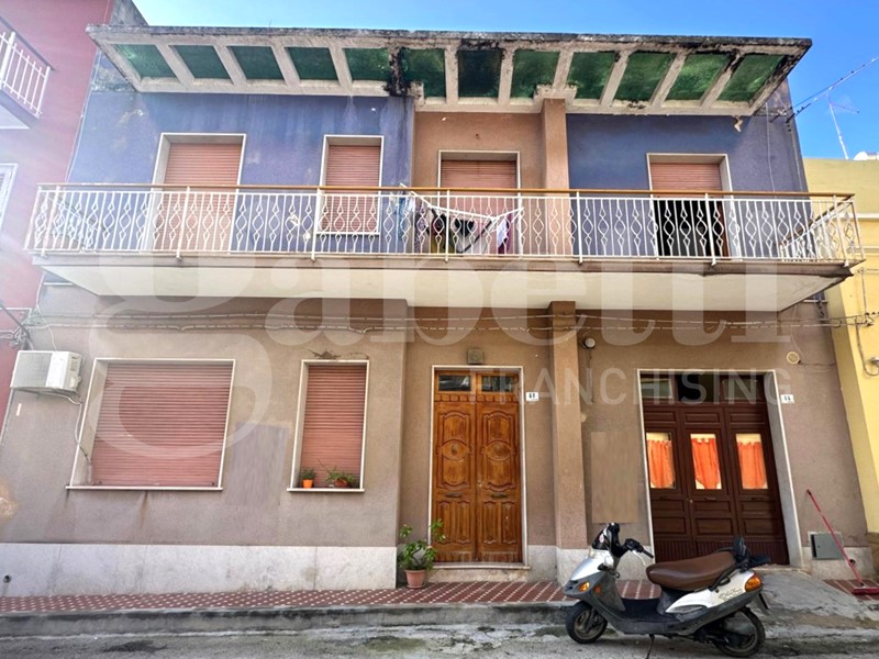 Casa Indipendente in Vendita a Avola, 120'000€, 184 m²