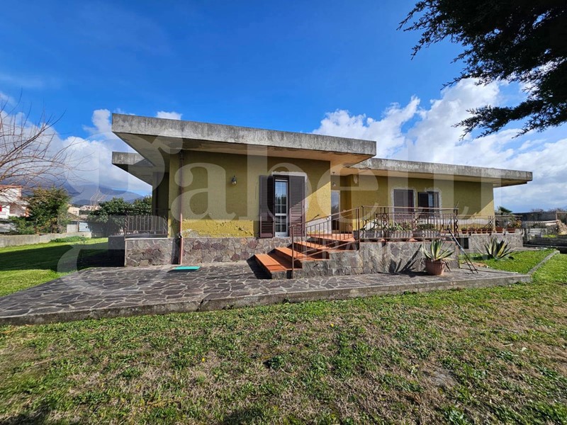 Villa in Vendita a Scalea, 392'500€, 200 m²