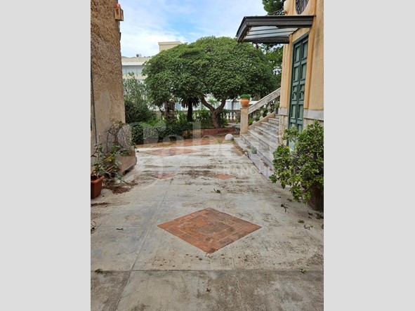 Villa in Vendita a Bagheria, 697'000€, 570 m²