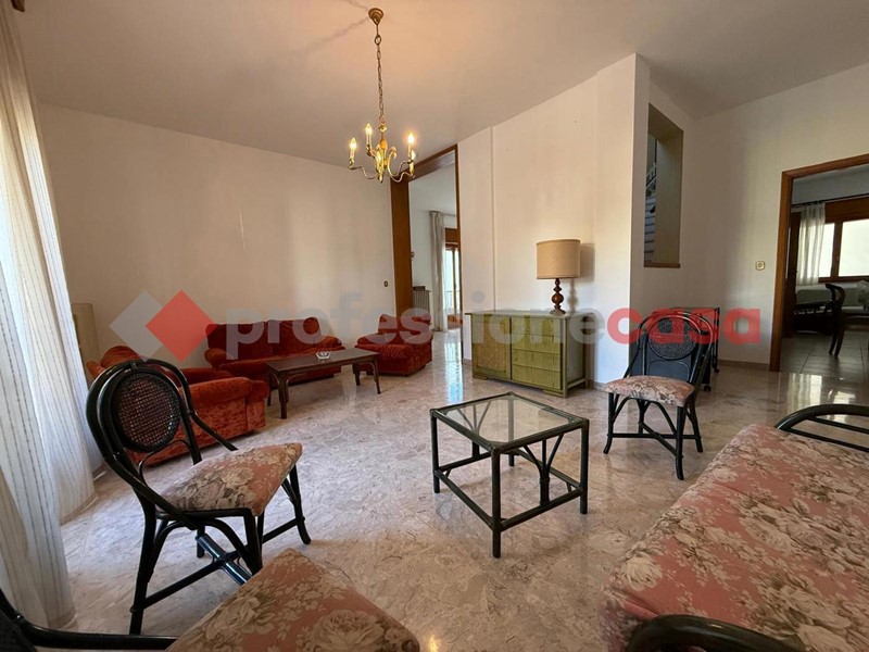 Villa in Vendita a Manduria, 250'000€, 307 m²