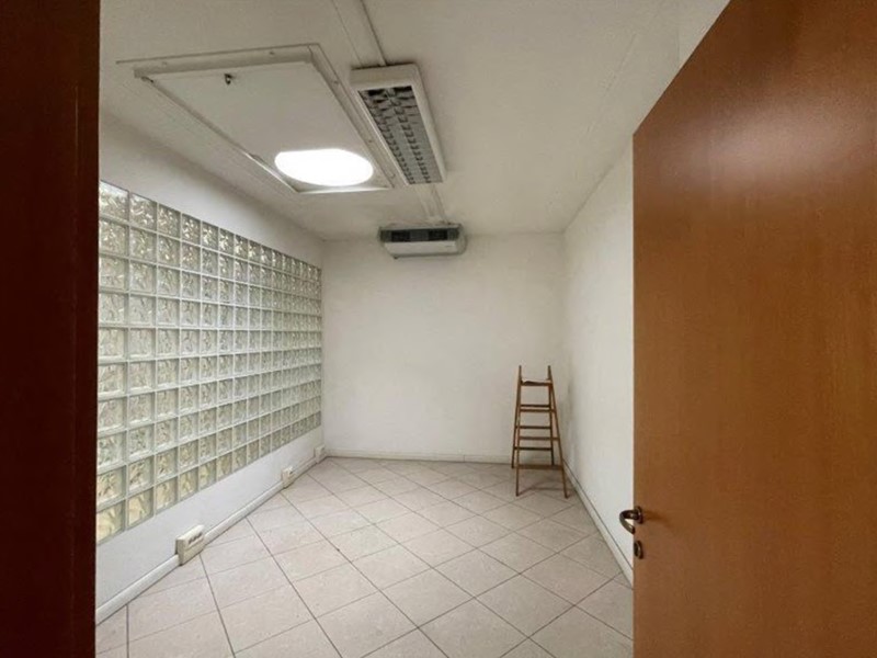 Ufficio in Vendita a Ravenna, 28'125€, 135 m²