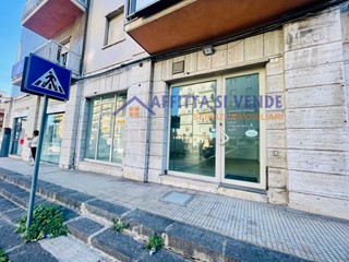 Immobile commerciale in Affitto a Siracusa, 1'000€, 90 m²