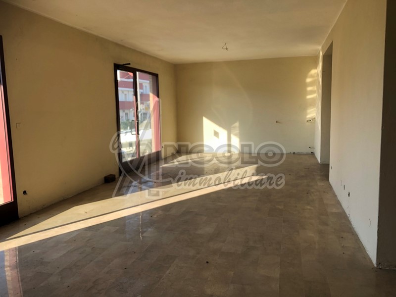 Immobile commerciale in Vendita a Occhiobello, 40'000€, 120 m²