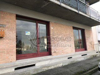 Immobile commerciale in Vendita a Occhiobello, 40'000€, 120 m²