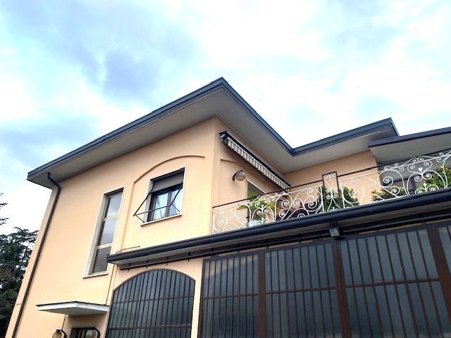 Casa Indipendente in Vendita a Cassina Rizzardi, 500'000€, 600 m²