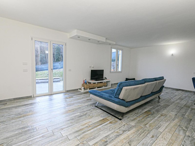 Casa Indipendente in Vendita a Ceranesi, 290'000€, 190 m², con Box