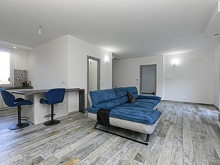 Casa Indipendente in Vendita a Ceranesi, 290'000€, 190 m², con Box