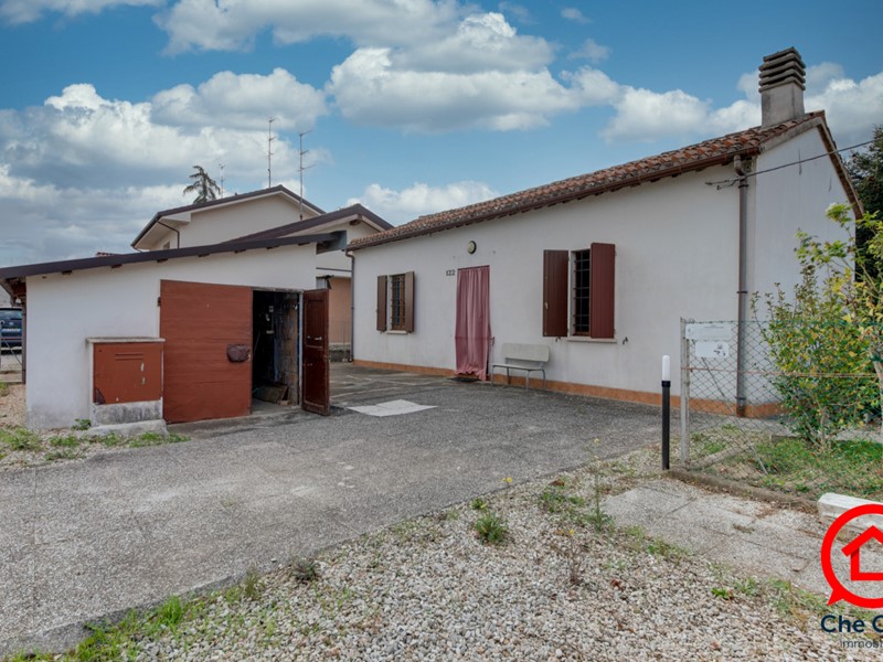 Casa Indipendente in Vendita a Cesena, zona Tipano, 120'000€, 85 m²