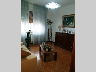 Trilocale in Vendita a Arcola, zona Ressora, 100'000€, 70 m²