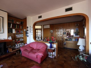 Villa in Vendita a Luni, 750'000€, 730 m², con Box