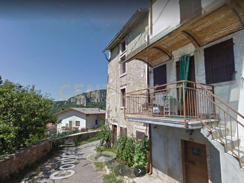 Casa Indipendente in Vendita a Bosco Chiesanuova, 45'000€, 120 m²