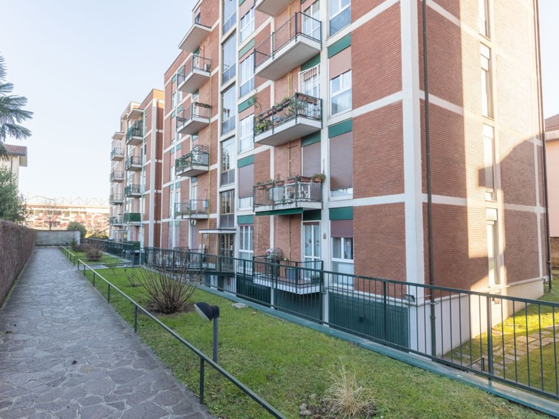 Quadrilocale in Vendita a Monza, zona VIA MODIGLIANI 24, 238'000€, 110 m²