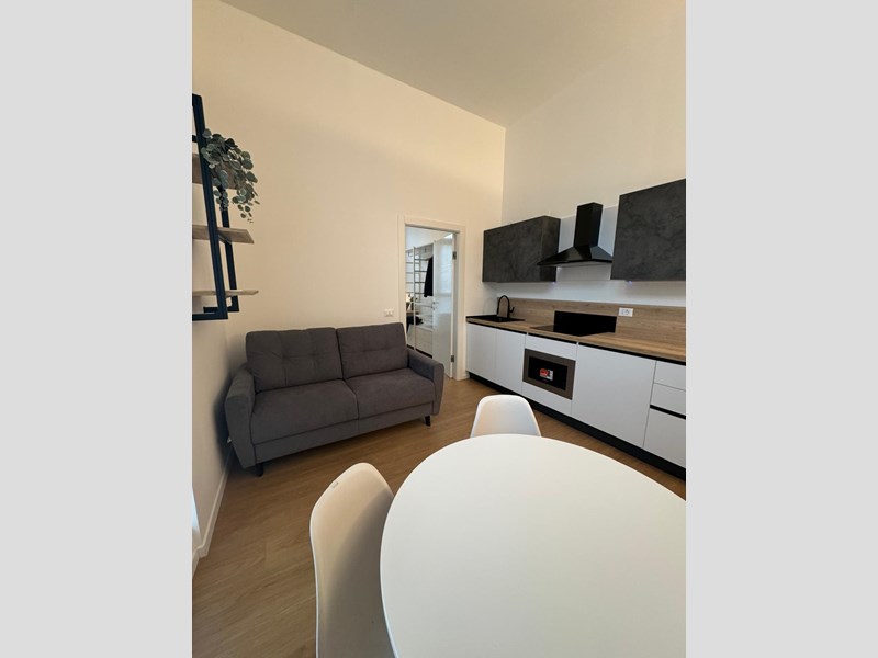 Bilocale in Affitto a Milano, zona Via Attendolo, 750€, 55 m², arredato