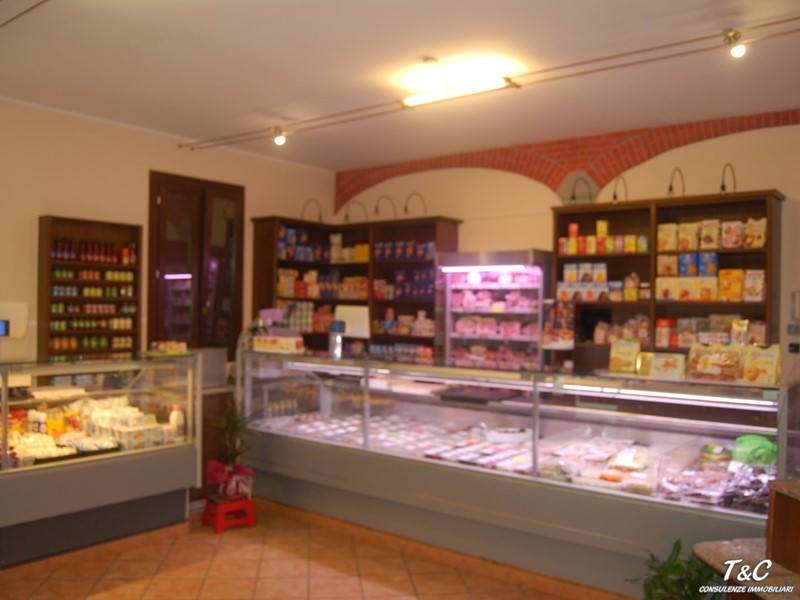 Negozio in Vendita a Torre Pellice, 110'000€, 80 m²