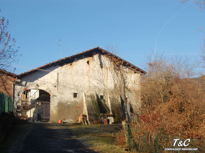 Casale in Vendita a Pinerolo, 29'000€, 100 m²