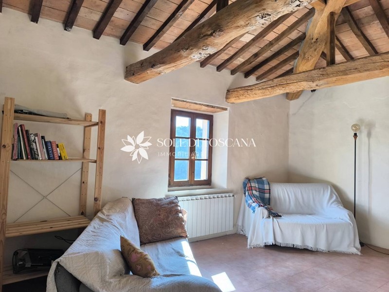 Appartamento in Vendita a Trequanda, zona Petroio, 145'000€, 186 m²