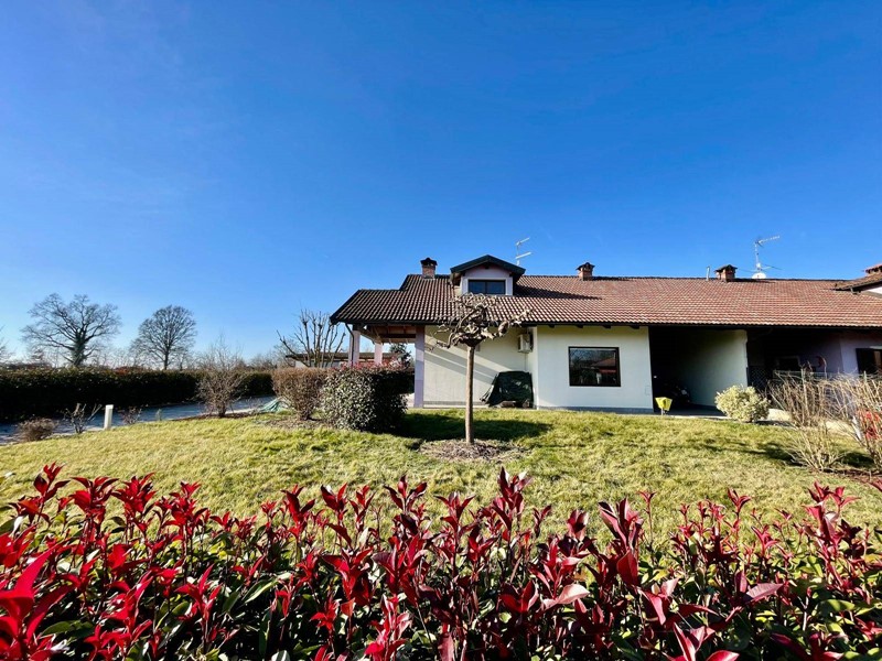 Villa in Vendita a Alessandria, zona Cantalupo, 258'000€, 130 m²