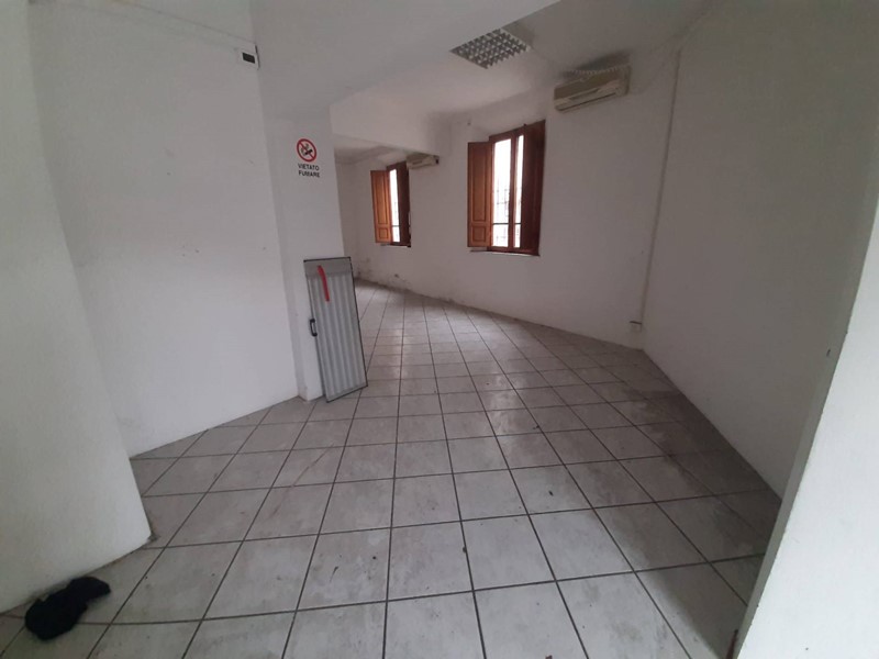 Attività commerciale in Vendita a San Giuliano Terme, zona Pontasserchio, 45'000€, 54 m²