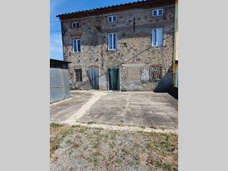 Casa Indipendente in Vendita a Capannori, 195'000€, 200 m², con Box