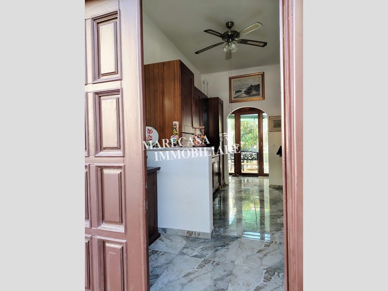 Trilocale in Vendita a Carrara, zona Marina di Carrara, 350'000€, 70 m², arredato