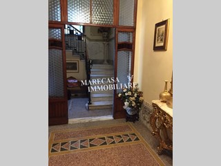 Casale in Vendita a Carrara, 1'200'000€, 570 m²