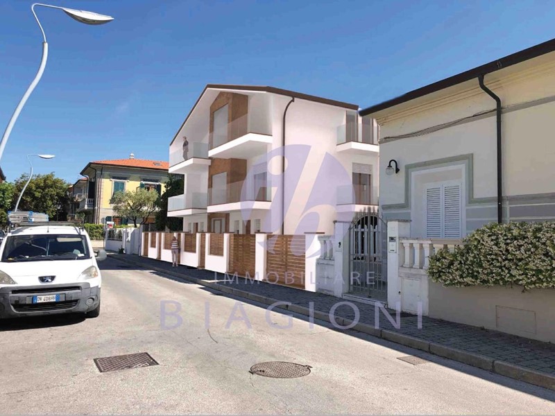 Quadrilocale in Vendita a Camaiore, zona Lido di Camaiore, 592'000€, 85 m²