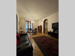 Casa Semi Indipendente in Vendita a Lucca, zona Meati, 310'000&euro;, 200 m², arredato, con Box