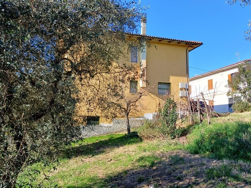 Casa Indipendente in Vendita a Santa Maria a Monte, zona Pregiuntino, 259'000€, 200 m², con Box