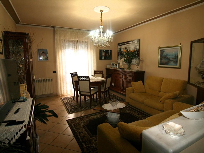 Attico in Vendita a Carrara, zona Avenza, 270'000€, 120 m², arredato, con Box